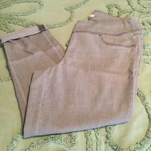 ❤️ REDUCED TO SELL TODAY!! 
Van Heusen Jean Pant